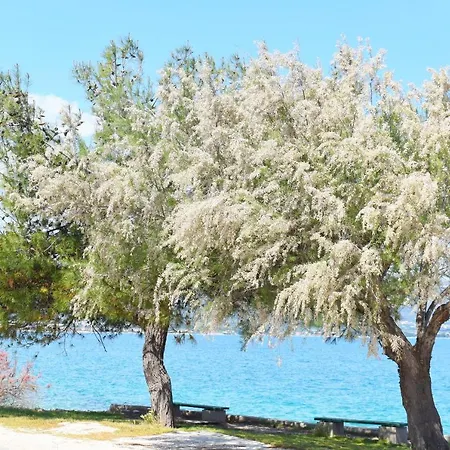 Madu --- Entire Private With Jacuzzi * トロギール