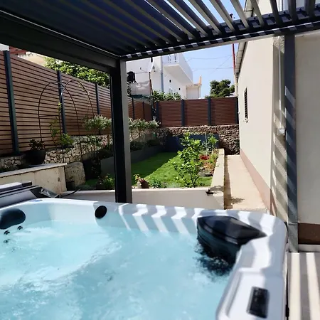 Villa Madu --- Entire Private With Jacuzzi Trogir
