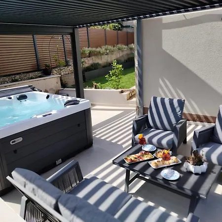 Madu --- Entire Private With Jacuzzi Villa Trogir