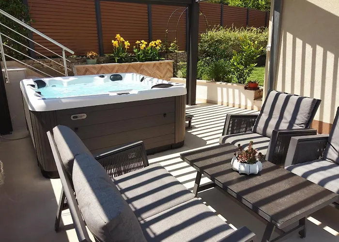 Villa Madu --- Entire Private With Jacuzzi *