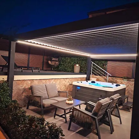 Madu --- Entire Private With Jacuzzi Willa *