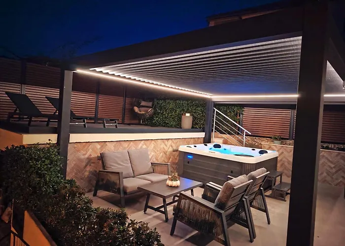 Madu --- Entire Private With Jacuzzi Willa *