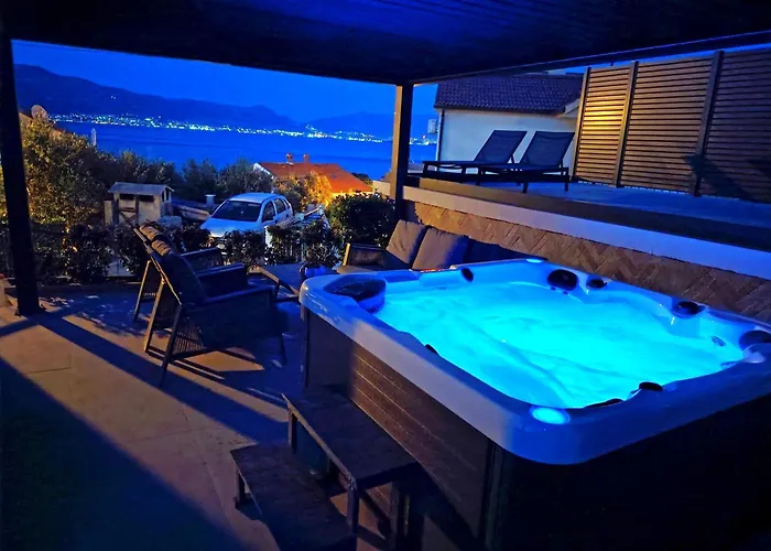 Willa Madu --- Entire Private With Jacuzzi *